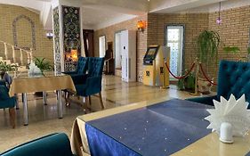 Karvon-Saroy Hotel